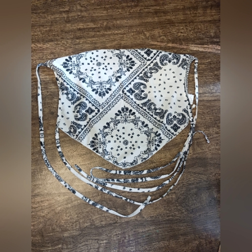 ROMWE LARGE WOMENS BLACK AND WHITE BOHO GEO TOP 🩶🖤
